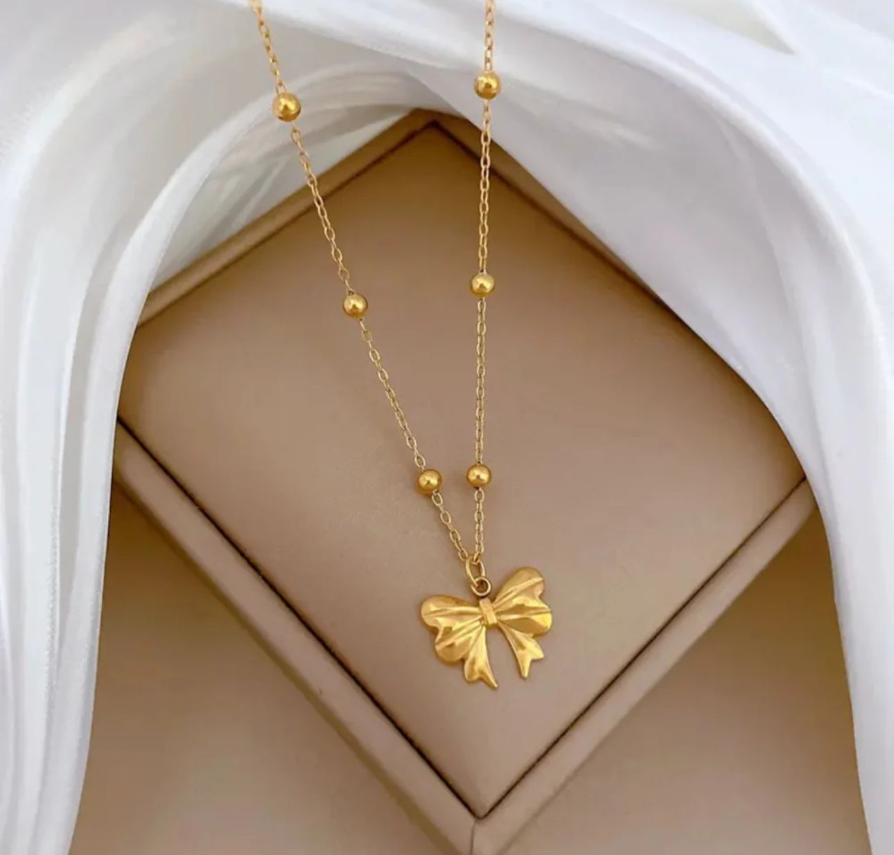Bow and Beaded Chain Necklace