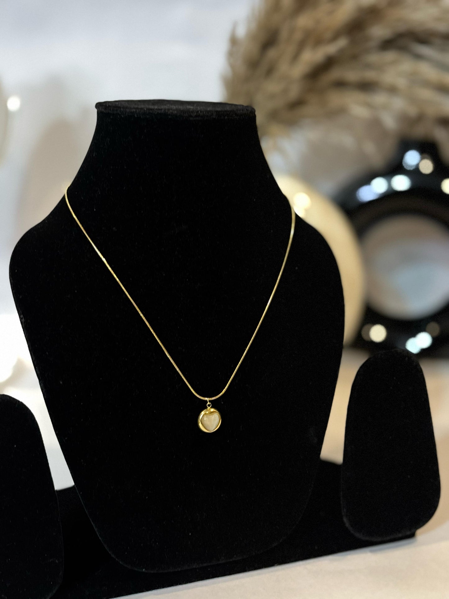 Nooré Pendant Necklace