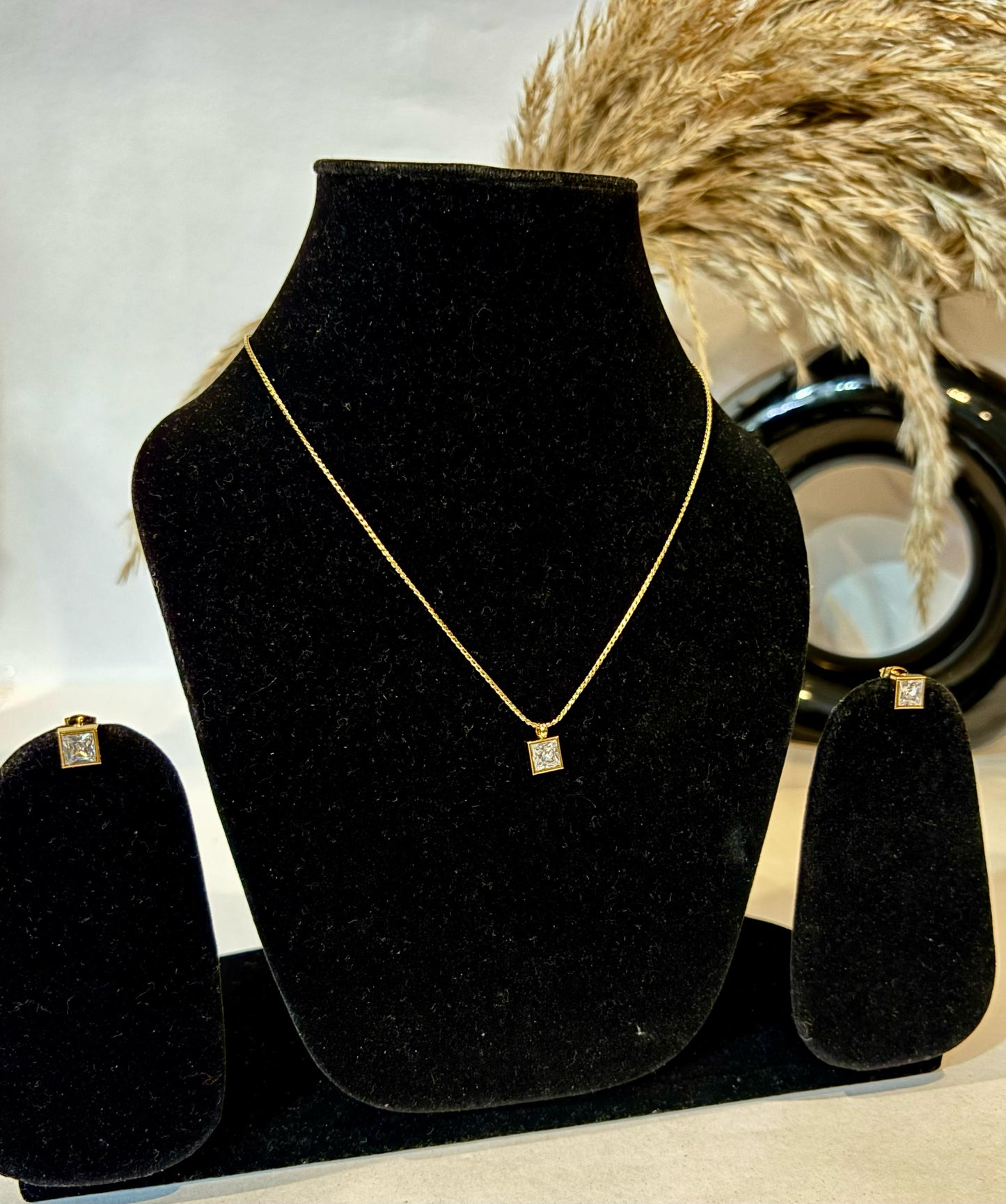 Elora Spark Necklace Set