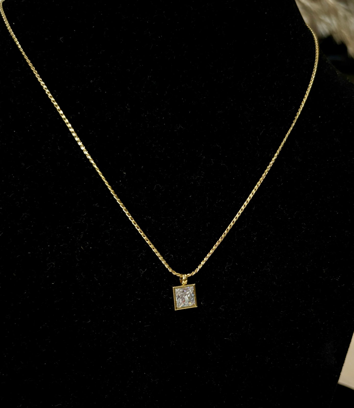 Elora Spark Necklace Set