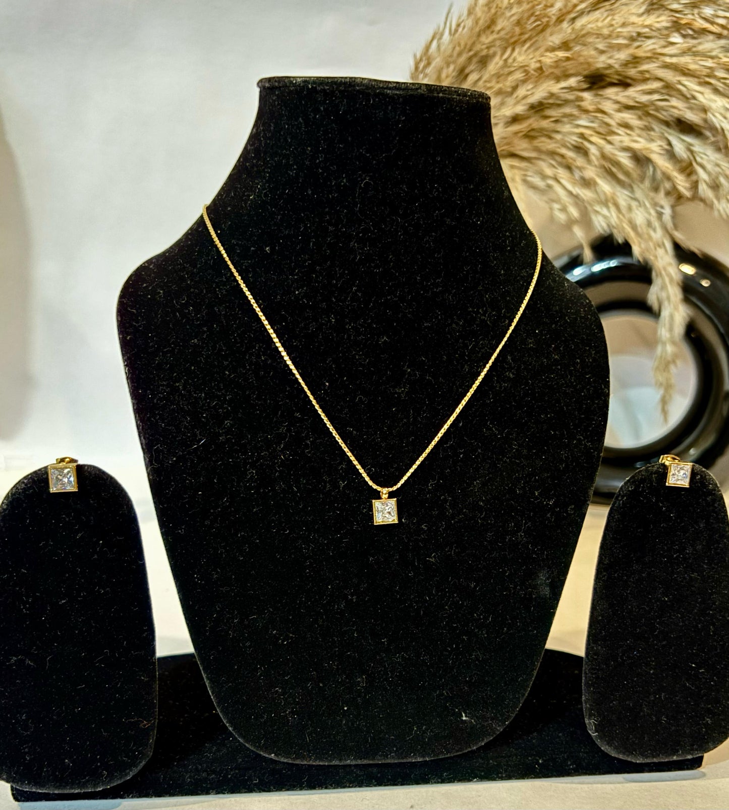 Elora Spark Necklace Set