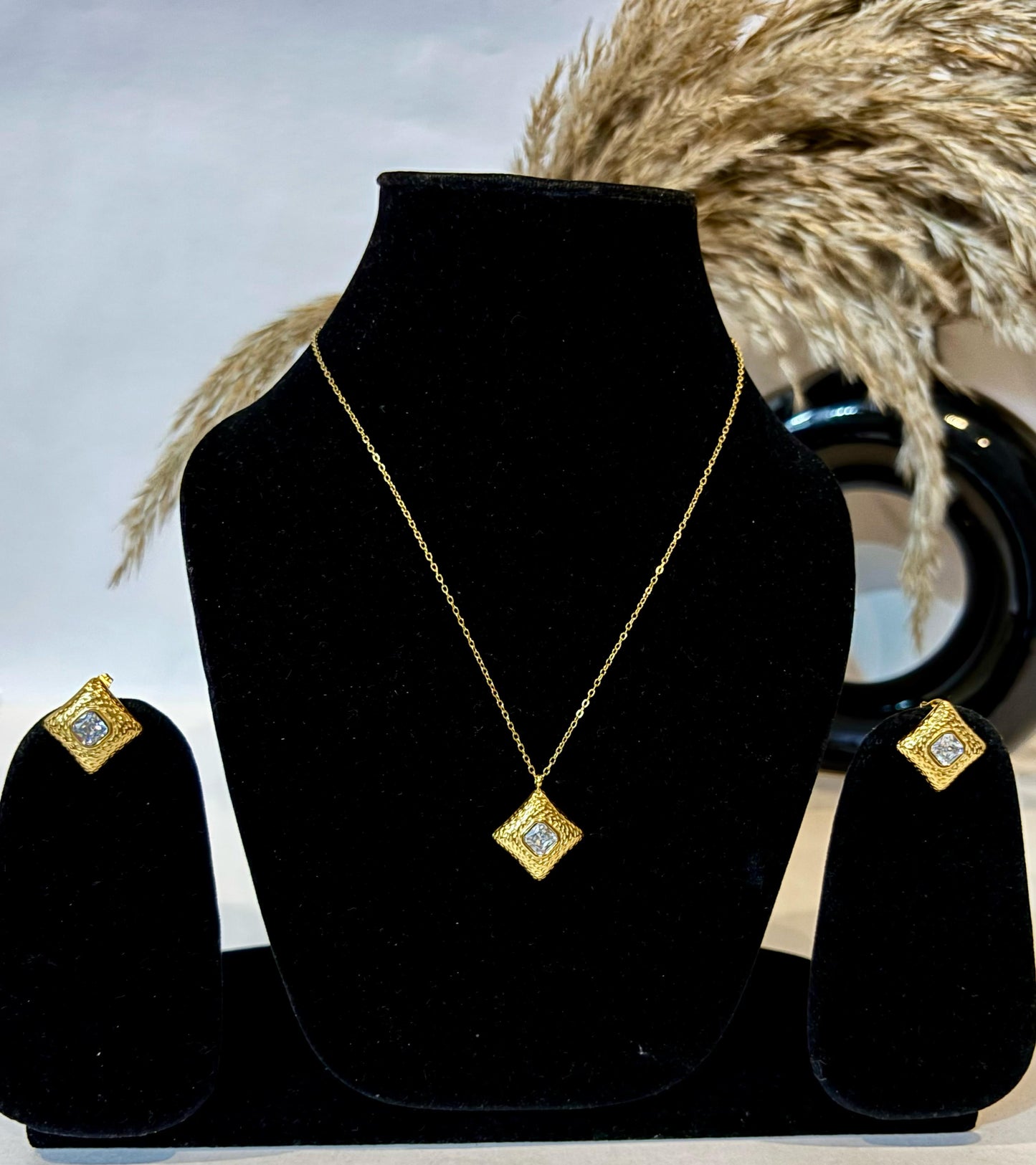 Zarqa Prism Necklace Set