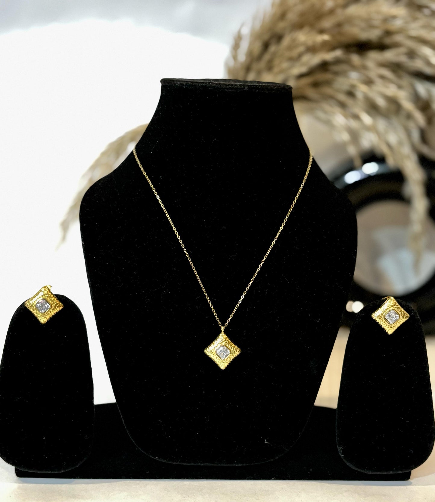 Zarqa Prism Necklace Set