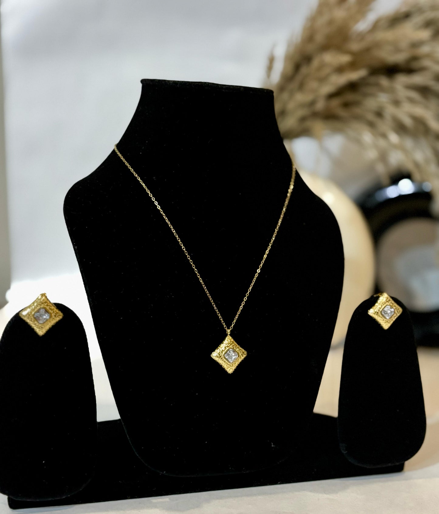 Zarqa Prism Necklace Set