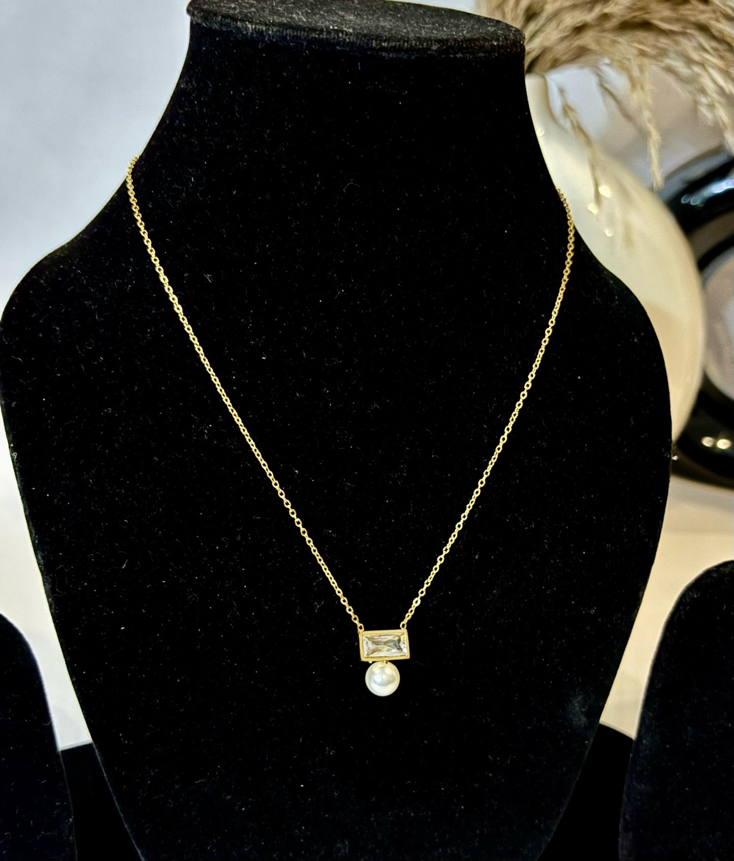 Linear Pearl Necklace