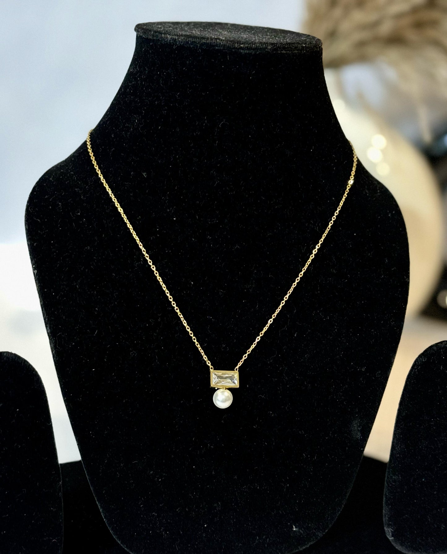 Linear Pearl Necklace