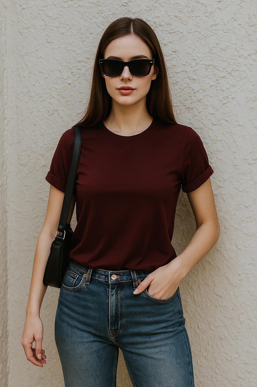 Effortless Elegance: The Maroon Tee That’s Taking Over Street Style