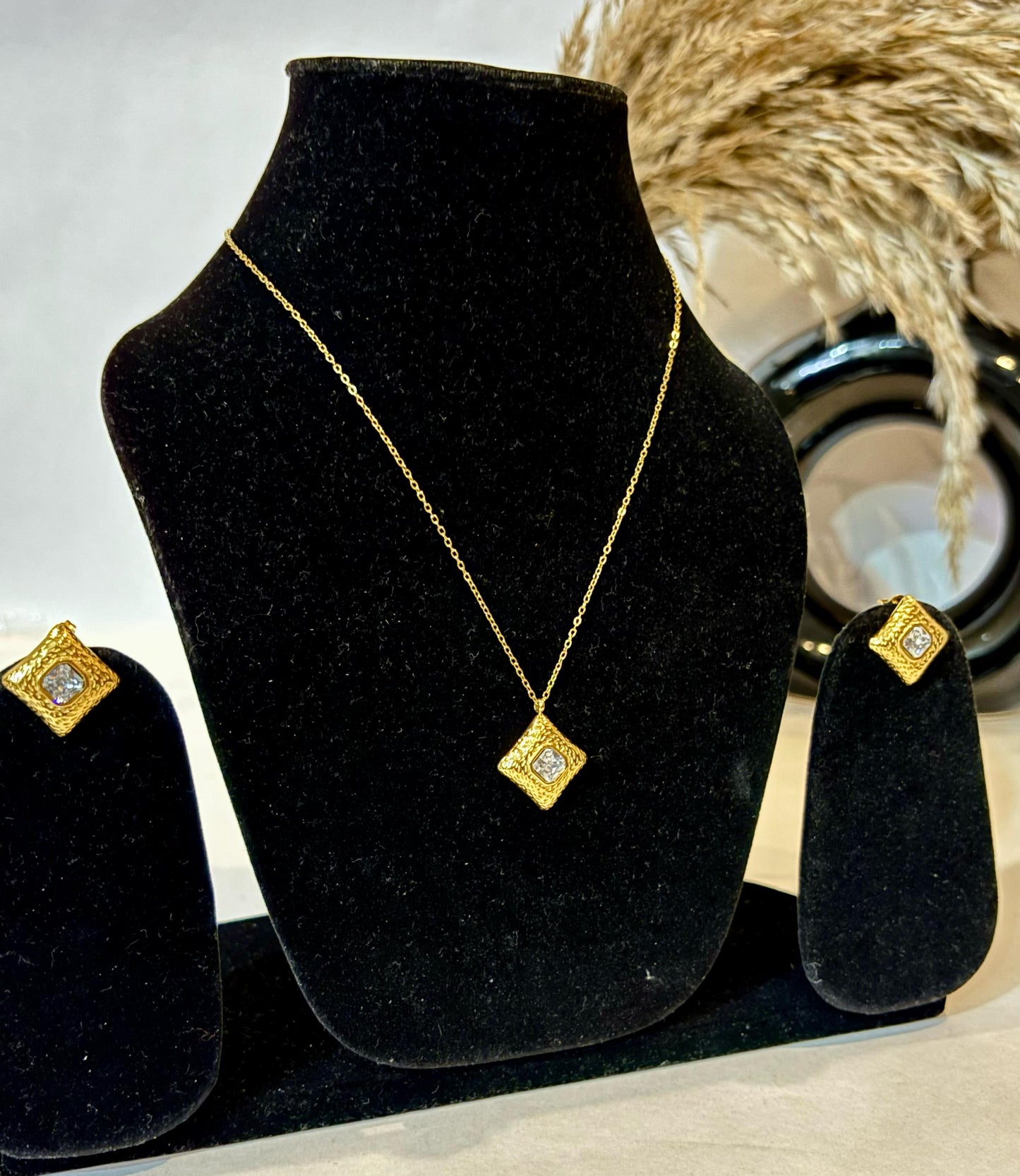 Zarqa Prism Necklace Set