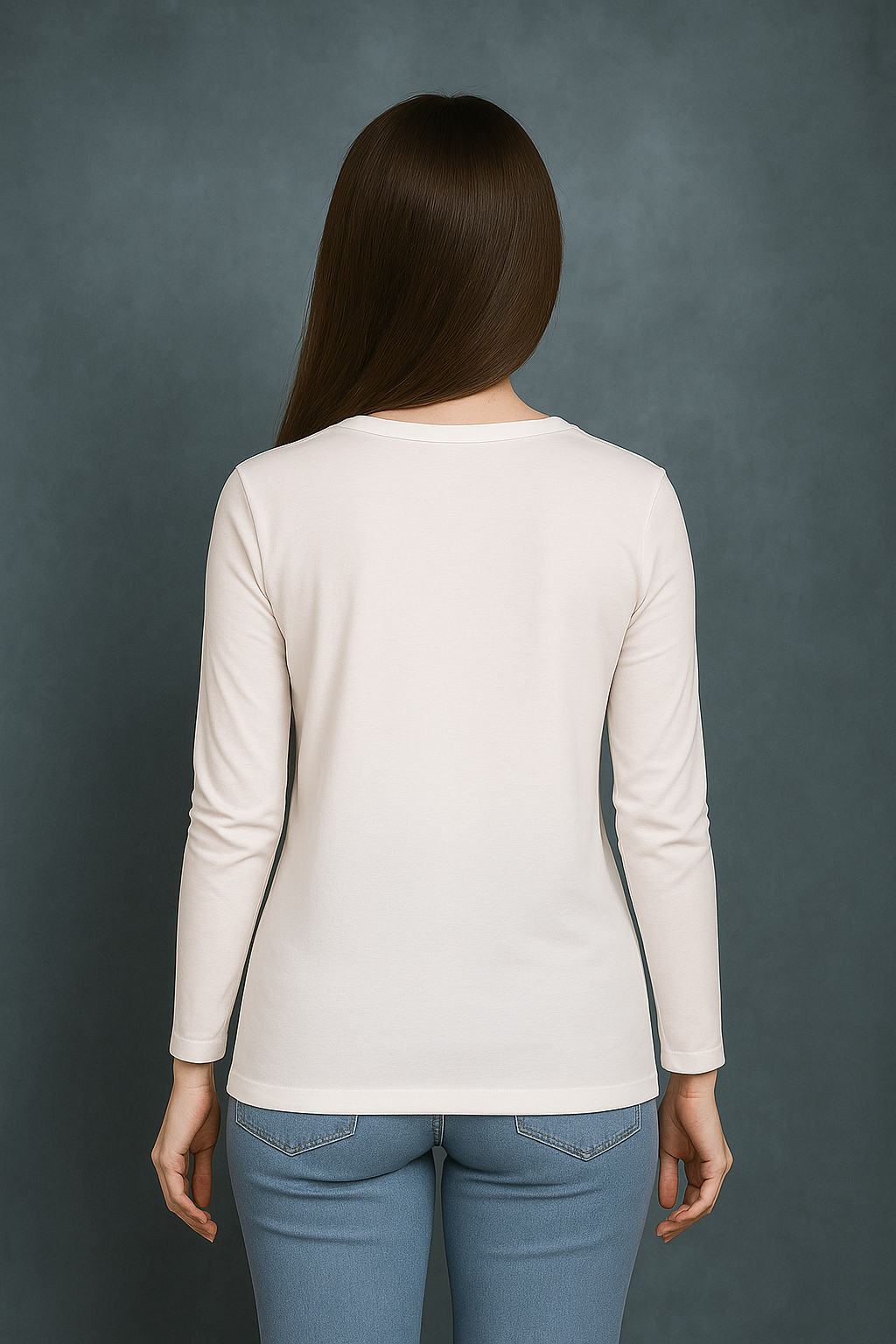 Simplicity Meets Style: The Iconic White Tee Every Wardrobe Needs