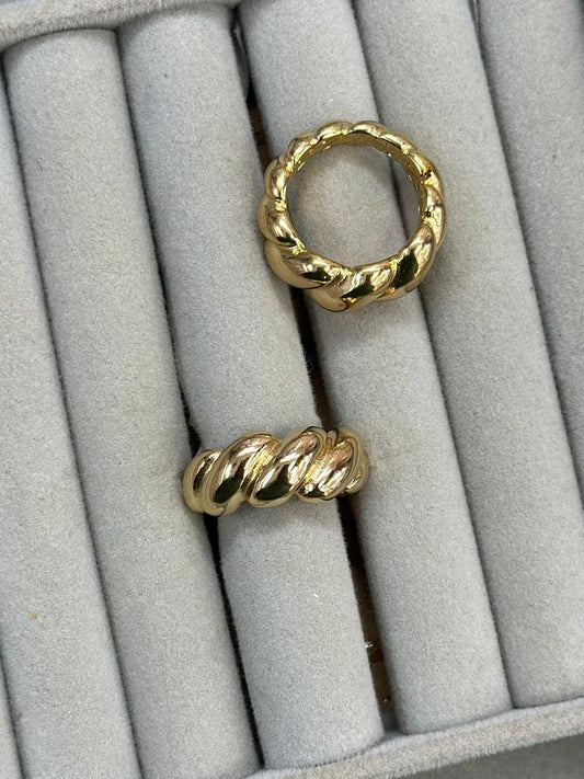 Twist Croissant Ring