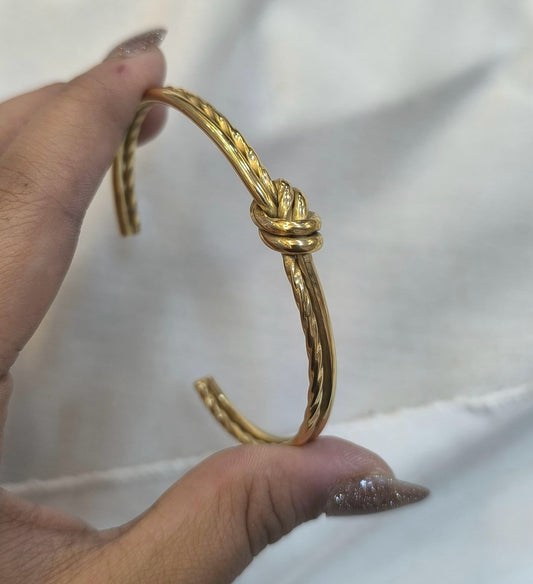 Knot & Gleam Bracelet