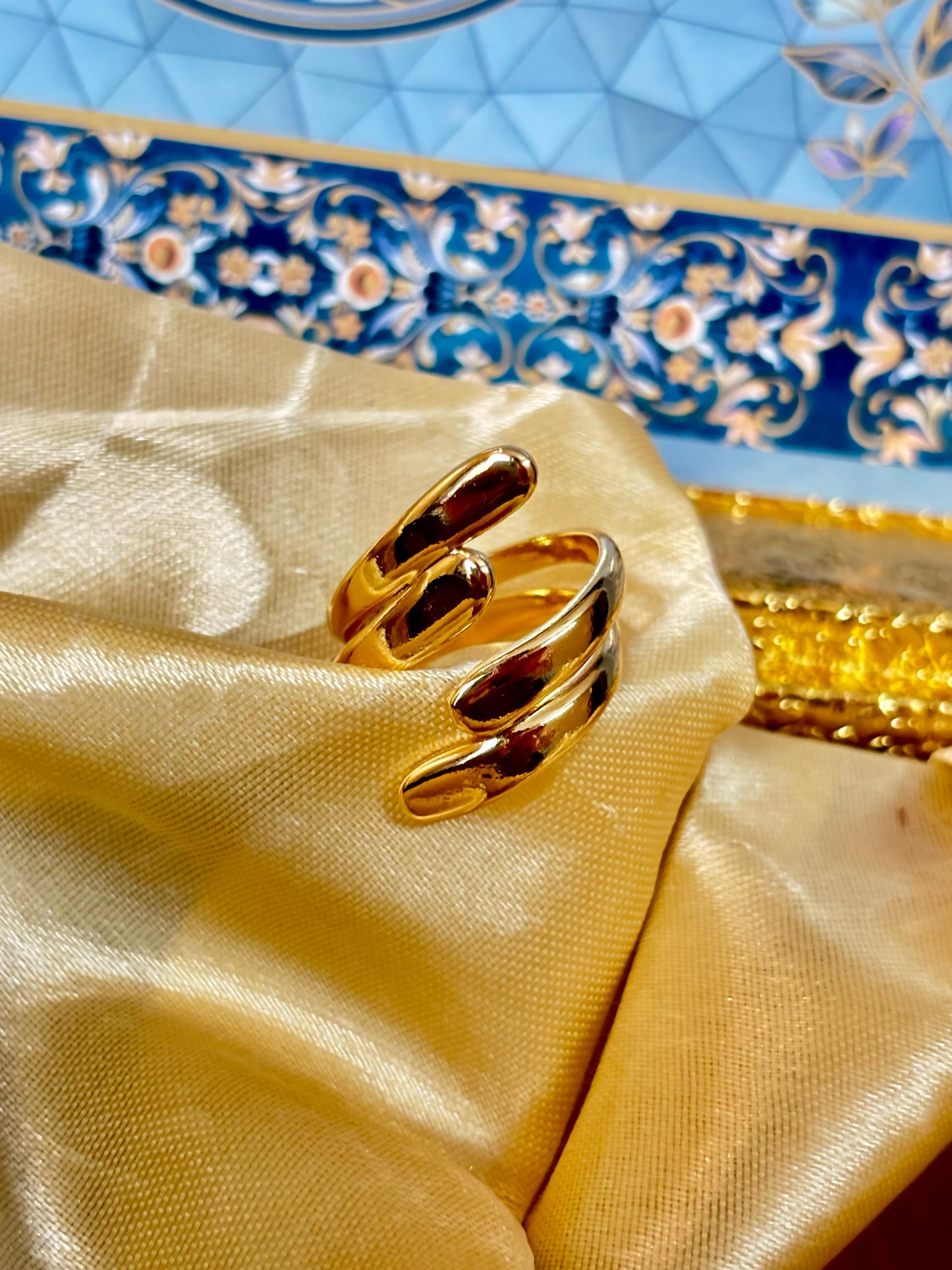 Golden Parallel Ring