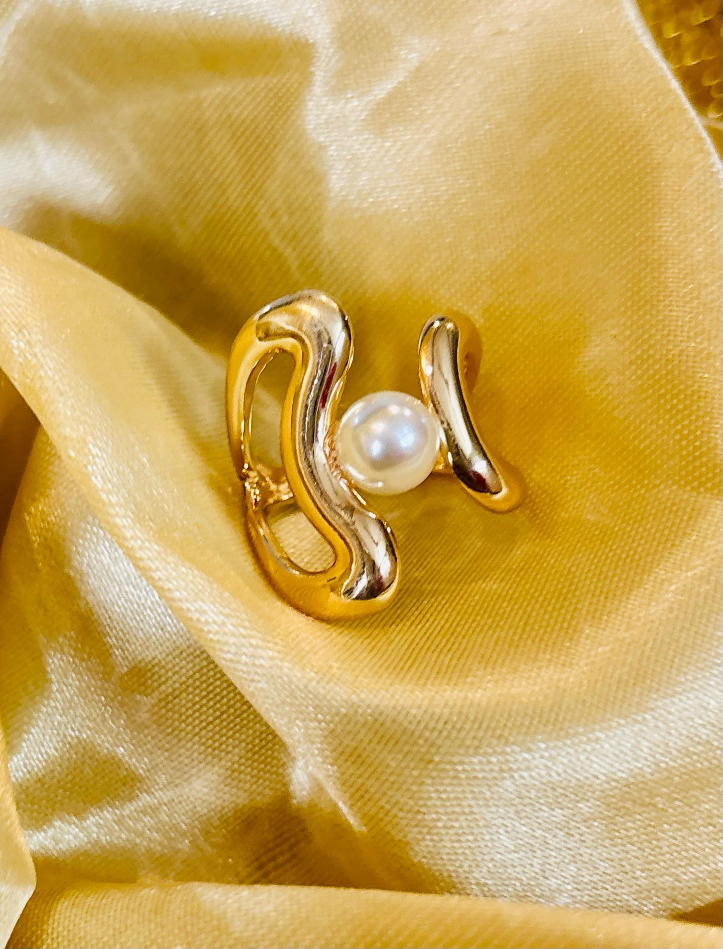 Pearl Curvy Ring