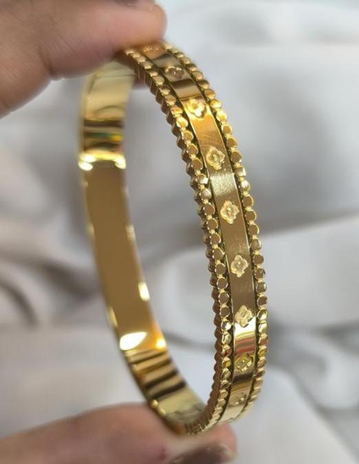 Auréclo Bangle Bracelet