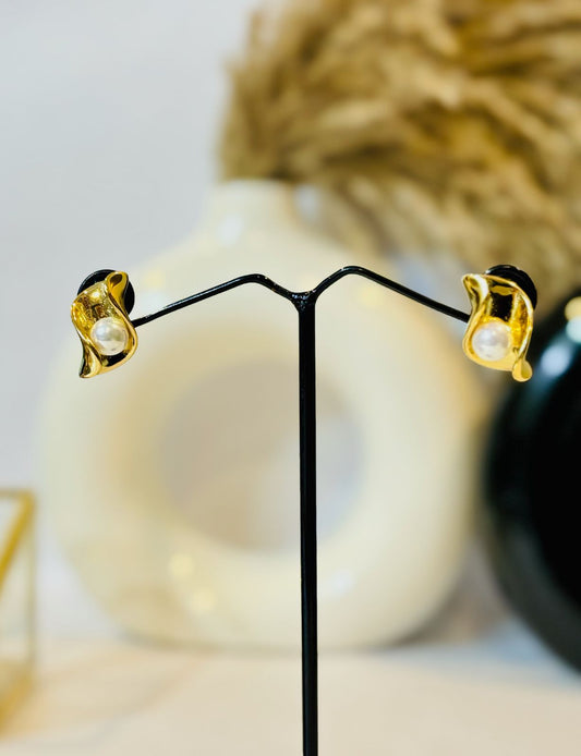 Oasis Pearl Earring